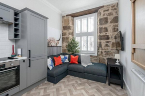 Cozy 3 Bedroom Apartment in the Heart of Old Town - Perfect for the Fringe